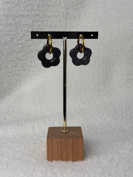 Boucles fleurs noires paillettes